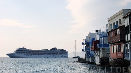 kreuzfahrtschiff msc magnifica vor mykonos