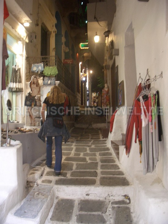 Geschfte an der Hauptgasse der Chora von Ios